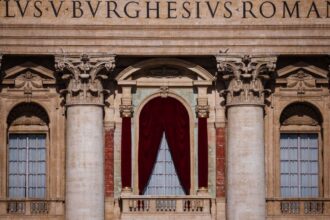 Coco Gouf and Iga Sweet want to check in at Pope Conclave