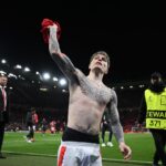 Alejandro Garnacho celebrates Man United