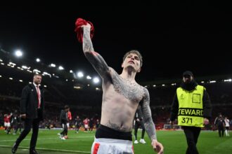 Alejandro Garnacho celebrates Man United