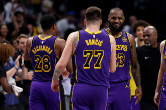 "Amazing".... NBA fans can't believe LeBron James will comment on "eight other guys" over La Lakers Elimination