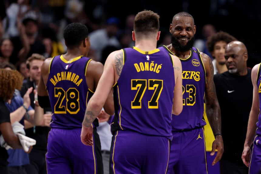 "Amazing".... NBA fans can't believe LeBron James will comment on "eight other guys" over La Lakers Elimination
