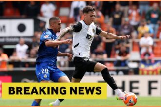 Enzo Barrenechea in action for Valencia