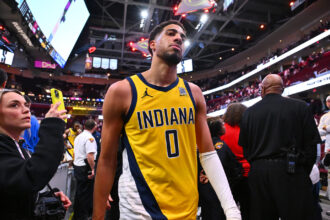 Chandler Parsons fines Tyrese Halliburton who has warnings against the Cleveland Cavaliers