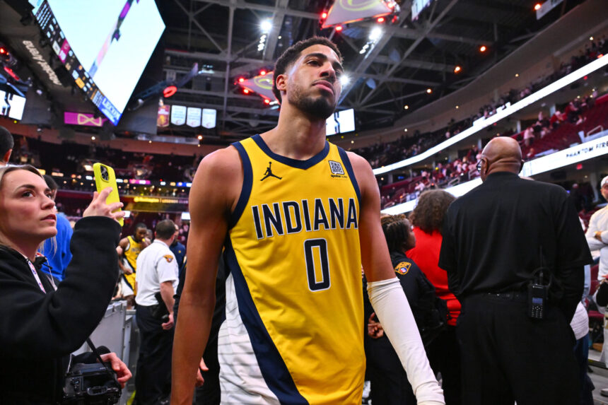 Chandler Parsons fines Tyrese Halliburton who has warnings against the Cleveland Cavaliers