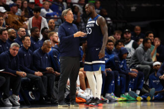 Chris Finch replaces Julius Randle with Timberwolves star Bill Simmons and says, "Three weeks is bad"..."