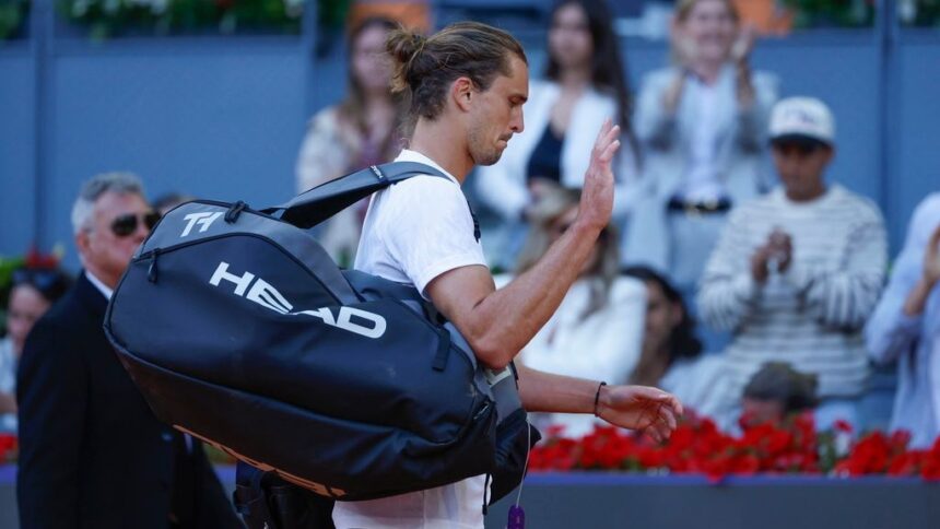 Iga Swiatek enters a lodging in Madrid. No. 1 Alexander Zverev loses