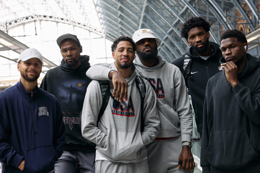 LeBron James, who dominates the playoffs with the adoration of East Superstars, said, "I want to play together..."