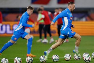 Leeds and 49ers move to sign "Fantastic" PL Defenders for £0