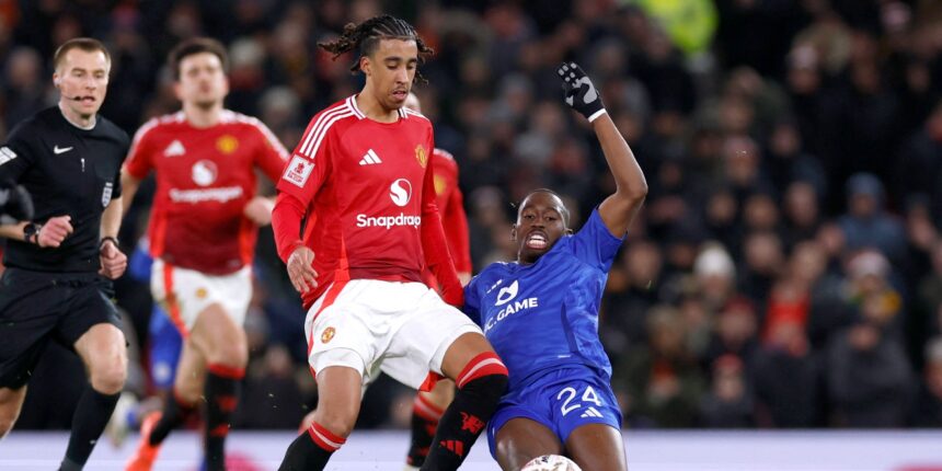 Man Utd approaches with a £15 million Premier League defender