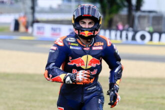 Maverick Vinales is "side-side" before crashing, but "can fight front" in MotoGP in France