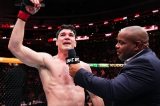 Mike Malott scores hard fought decision win over Trevin Giles - UFC Edmonton Highlights