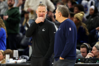 Steve Kerr responds to what Chris Finch says about the Warriors and the referee, "Trust me..." Stephen Curry