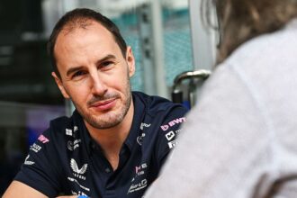 Team boss Oaks extends shock from Alpine