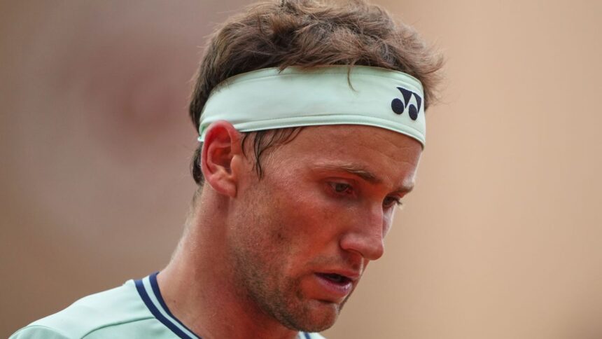 The knees hinder Casperude in the French open loss. Alcaraz moves