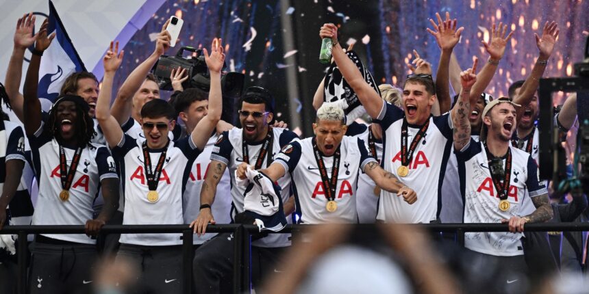 Tottenham is confident in beating a man's utd to sign "magic" for £0