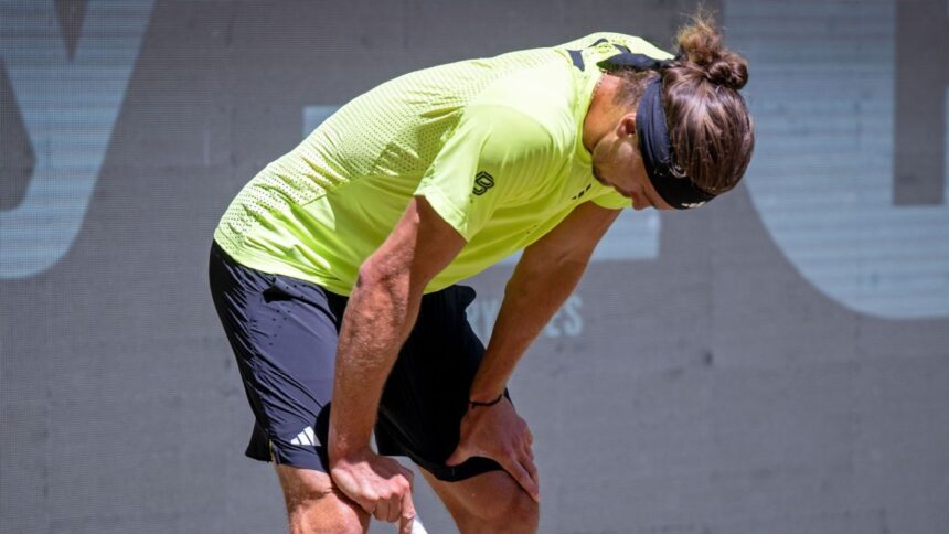 Alexander Zverev vomits, gathering for Hare's victory