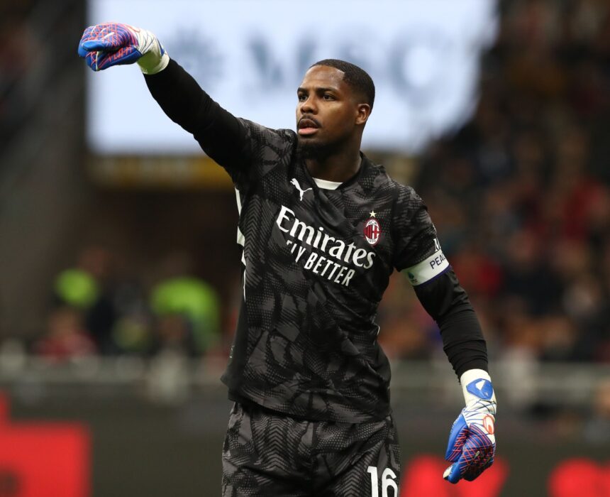 AC Milan goalkeeper Mike Maignan in action against Napoli