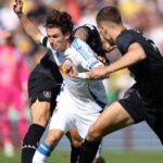 Leeds and Burnley fight for free agent "immeasurable" Premier League defender signature