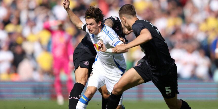 Leeds and Burnley fight for free agent "immeasurable" Premier League defender signature