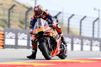 Maverick Vinares is the third fastest: "On missions with KTM."
