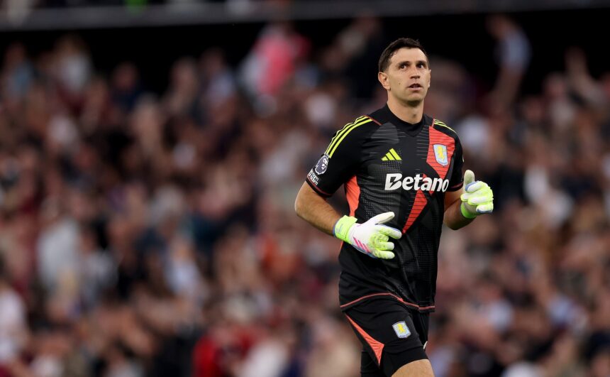 Man United is desperately trying to sign a partnership with the World Cup winner