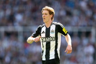 Anthony Gordon in action for Newcastle United