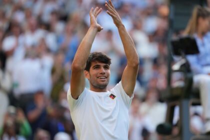 Carlos Alcaraz expands his winning streak to reach Wimbledon Round 4