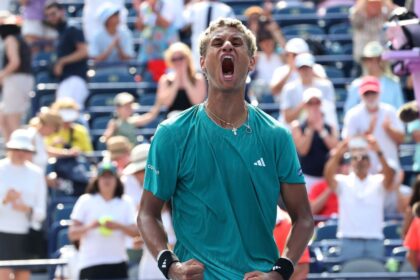 Canada's Gabriel Diallo reaches 3rd round in Toronto