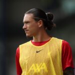 Darwin Nunez warming up for Liverpool