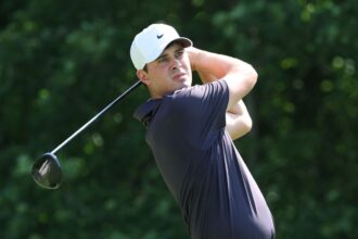 Davis Stompson grabs a one-shot lead with a 4-under 67 at John Deere