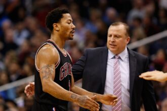 Derrick Rose says fans have said "I'm so sorry" to Tom Thibodeau after the Knicks were fired.