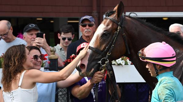 Dr. Agne, son of Champion Lady Eri, wins an emotional career debut in Saratoga