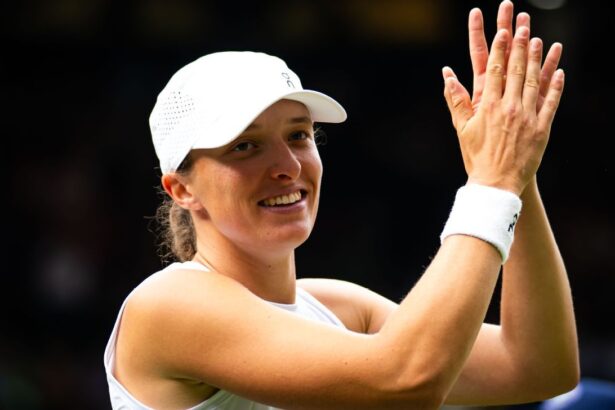 Iga Swiatek fights to reach the third round at Wimbledon
