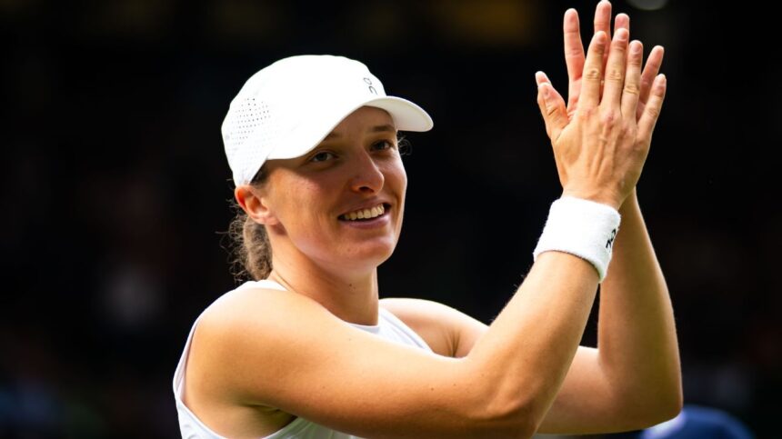 Iga Swiatek fights to reach the third round at Wimbledon