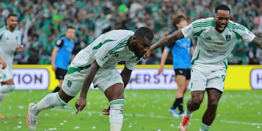 Leeds submits offers to sign a former Barcelona star who earns £12 million a year