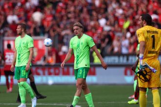 Leeds, who leads the race, leads the race to sign a £8.5 million defender along with Bornault