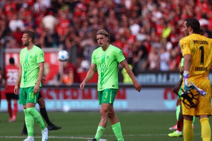 Leeds, who leads the race, leads the race to sign a £8.5 million defender along with Bornault