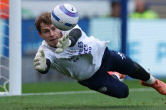 Leicester Hold is responsible for the replacement of Hermansen at 30,000 p/w.