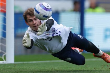 Leicester Hold is responsible for the replacement of Hermansen at 30,000 p/w.