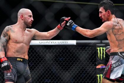 Alexander Volkanovski and Max Holloway