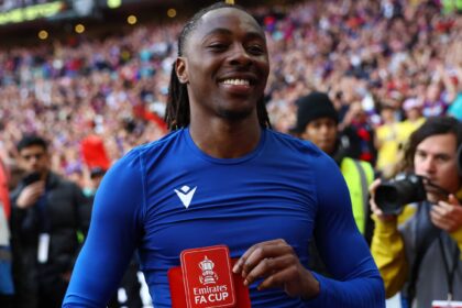 The £40 million PL striker will become "love" to sign Arsenal