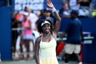 Venus Williams wins a doubles match in Washington in return for tournament play