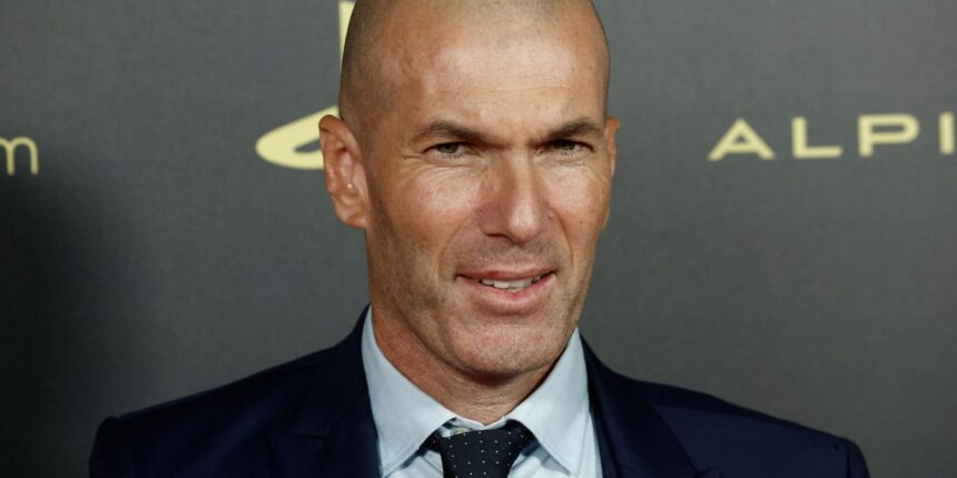 Zidane named the English legend "the best in the world" and asked Real Madrid to sign him.
