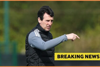 Unai Emery during an Aston Villa training session