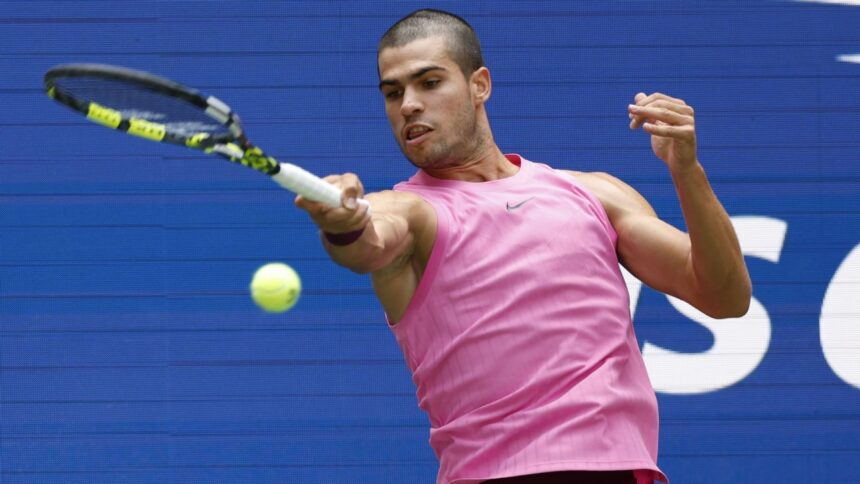 Alcaraz overcomes knee problems for a third round US Open victory