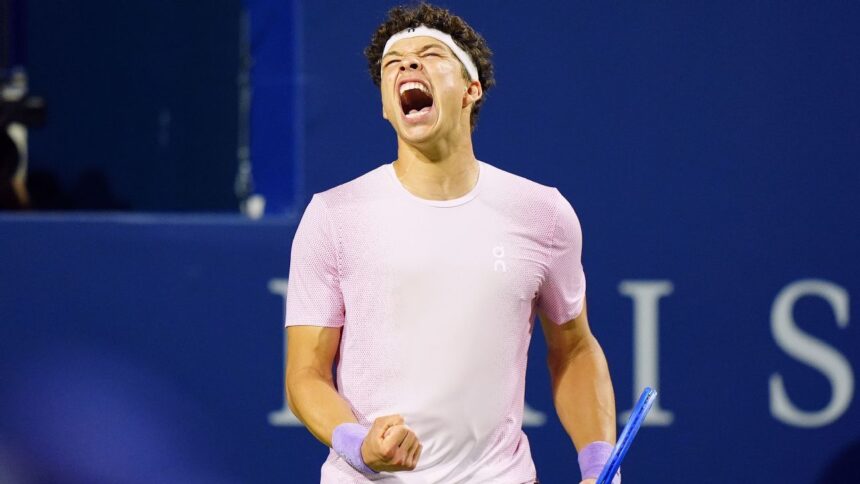 Ben Shelton gathers in the third set to reach Toronto's quarterfinals