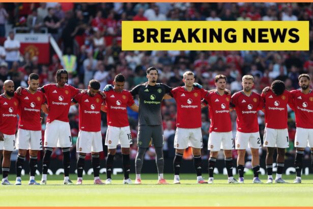 Manchester United players lining up, plus yellow