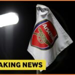Arsenal logo on corner flag, plus