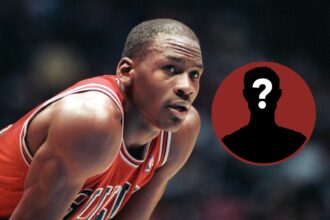 Former New York Knicks star Alan Houston gives a name to the 90s player who stood out the most alongside Michael Jordan