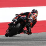 Injured Maverick Venares cuts short Saturday's decision "When I Wake Up"